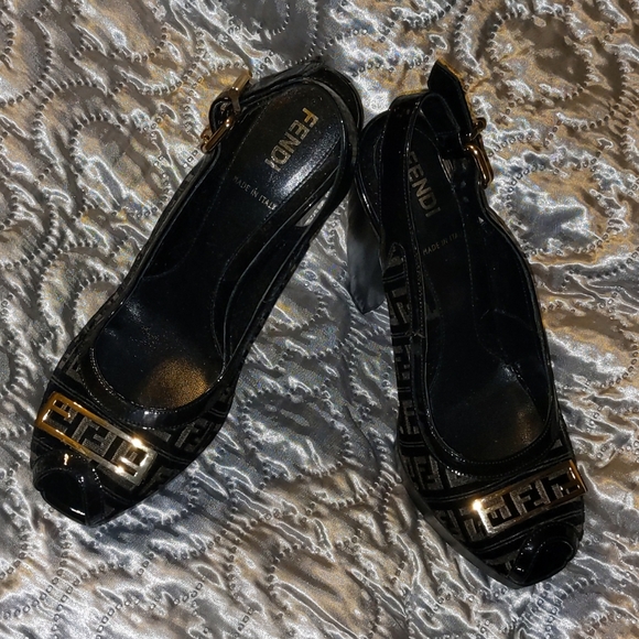 ***REDUCED***Fendi heels Sz 6 w/Fendi logo print - Picture 4 of 4